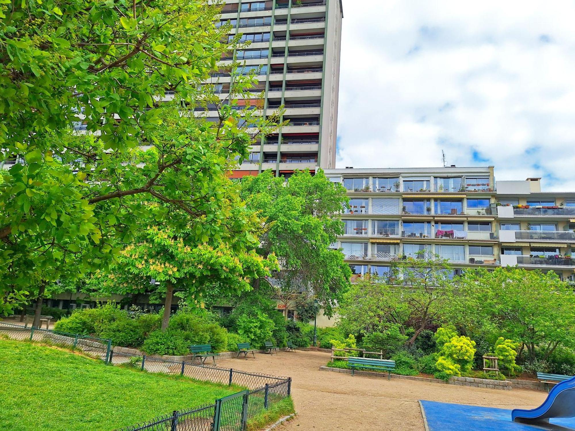 Chic Parisian Studio Retreat Bright Spacious And Secure Parking ภายนอก รูปภาพ