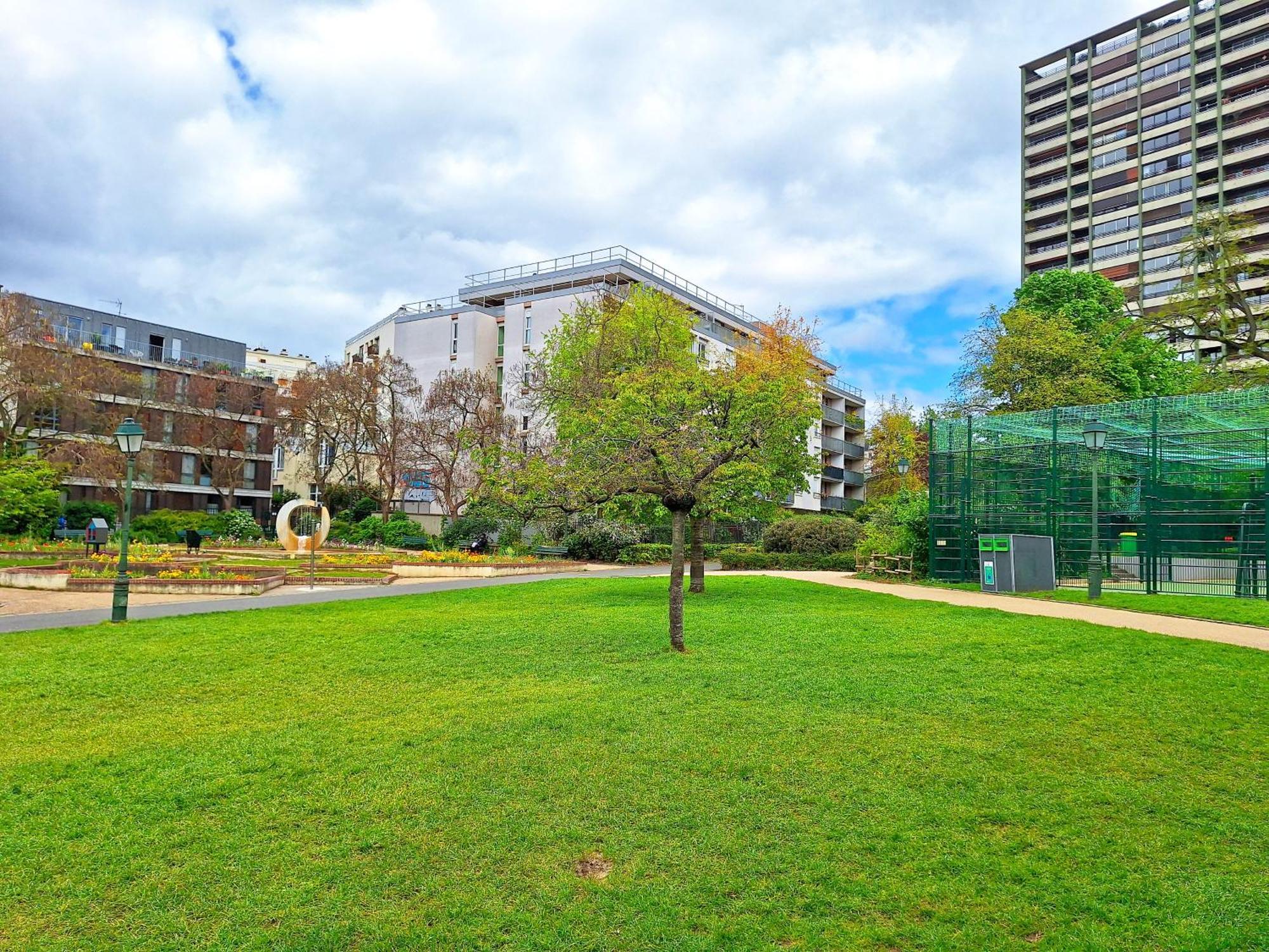 Chic Parisian Studio Retreat Bright Spacious And Secure Parking ภายนอก รูปภาพ